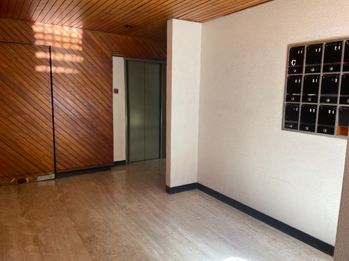 Amplio Y Cómodo Ph De Tres Plantas En Obra Gris Con Vista 360 De Caracas En Colinas De Bello Monte