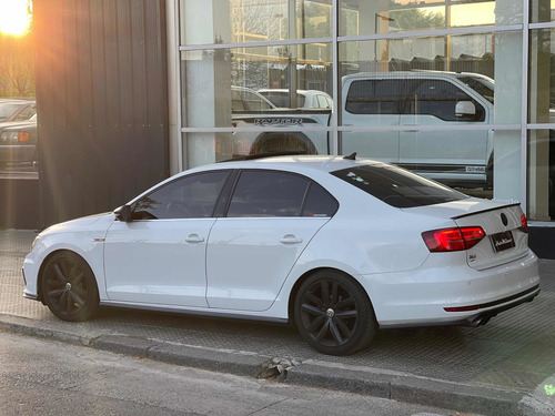 Imagen 4 de 25 de Volkswagen Vento 2018 2.0 Tsi Gli 211cv App Connect + Nav