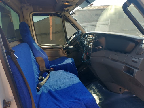 Imagem 4 de 11 de Iveco Daily 35s14