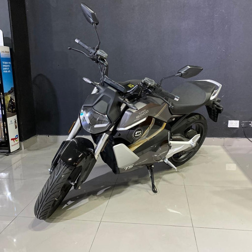 Imagen 2 de 16 de Moto Eléctrica Super Soco Ts Streethunter Black