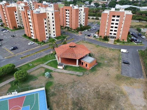 Imagen 20 de 30 de María Reyes Vende, Espectacular Apartamento Amoblado, En El Este De La Ciudad, El Edificio Cuenta Con Planta Eléctrica Y La Cocina Es Moderna
