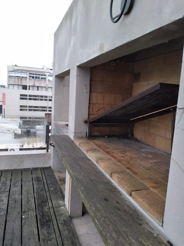 Imagen 18 de 19 de Oficina- Gran Oficina En Sarandi Proximo A La Plaza Matriz 150 M² Más Terraza Con Parrillero De 50m²