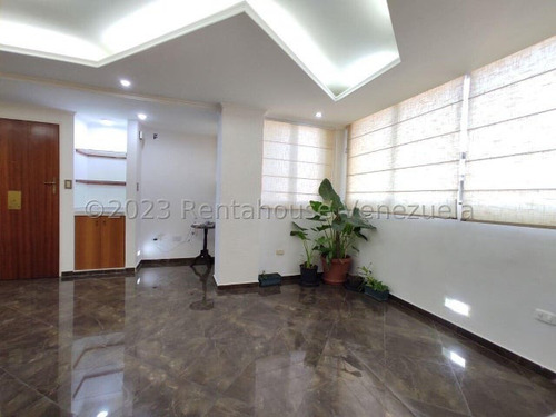 Con Financiamiento San Isidro En Venta En Maracay 23-22670 Wjo
