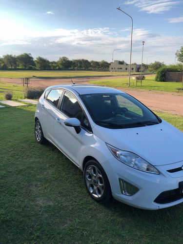 Ford Fiesta Kinetic Design 1.6 Sedan Titanium 120cv 2013