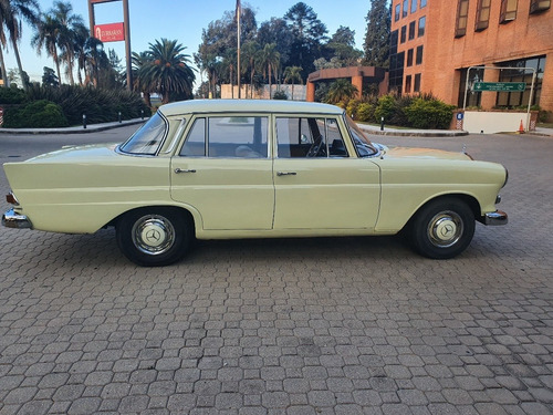 Mercedes-benz 200 (w110)