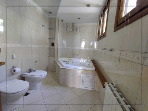 Imagen 21 de 30 de Exclusivo Chalet 5 Amb. Con Piscina