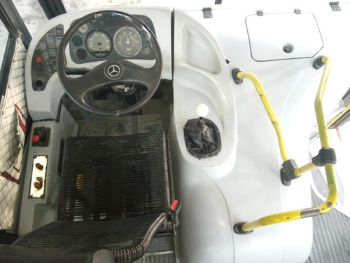 Mercedes Benz Of 1418 - Modelo 2012