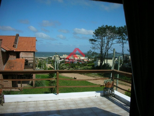 Casa En Venta Y Alquiler,espectacular Esquinera Con Piscina En Montoya - La Barra - Punta Del Este- Ref: 1690