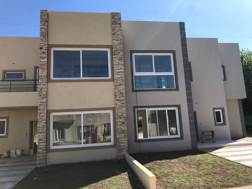Casa En Venta En Barrio Cerrado Buenos Aires Village