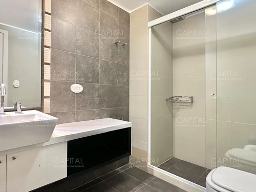 Apartamento De Dos Dormitorios Con Parillero En Alquiler Anual, Playa Mansa.