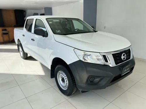Nissan NP300 2.4 Doble Cabina Se Aa Pack Seg Mt