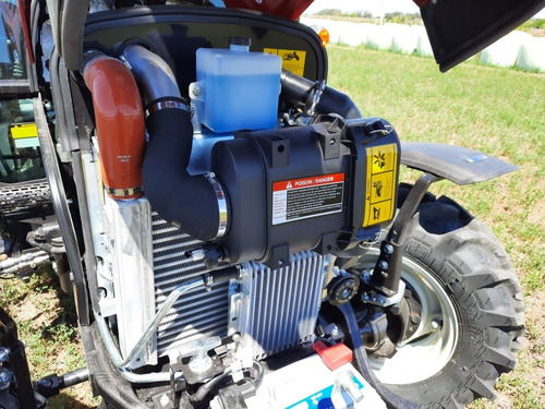 Tractor Hattat Valtra. C3080