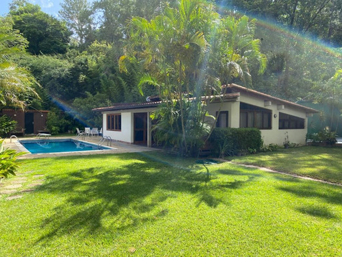 Imagen 15 de 18 de Se Vende Casa 2400m2 5h+s/ 4b+s/ 10p Cerro Verde