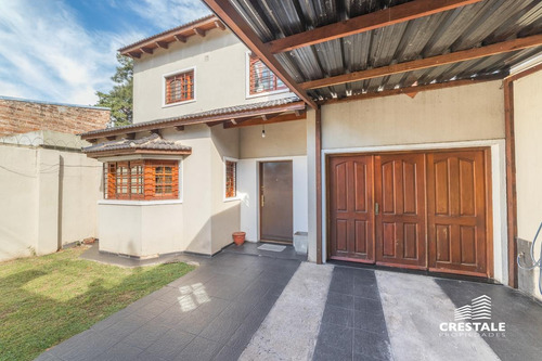 Imagen 2 de 24 de Casa 3 Dormitorios En Venta. Patio Con Parrillero - Fisherton