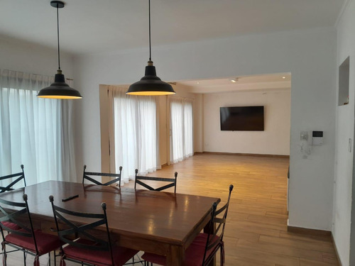 Casa En Venta - 4 Dormitorios 2 Baños - 469mts2 - Suipacha