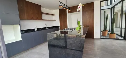 Casa En Venta En Mallorca Residencial, Doble Altura, Amplios Espacios, Lujo !