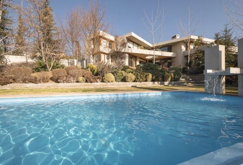 Casa En Venta De 5 Dorm. En Las Condes