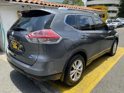 Nissan X-Trail 7 puestos 2.5 Advance 4x2