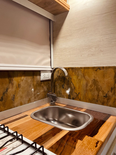 Conjunto De Camper Y Camioneta