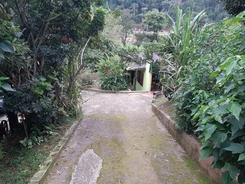 Chácara Com 5 Cômodos, 1 Banheiro E 2 Garagens