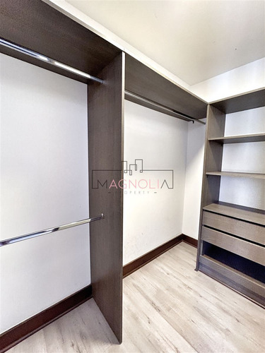 Casa En Venta De 6 Dorm. En Lo Barnechea