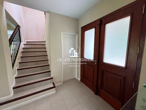 Casa En Venta Los Jazmines De 3 Dormitorios Y Dependencia. Pilar Del Este.