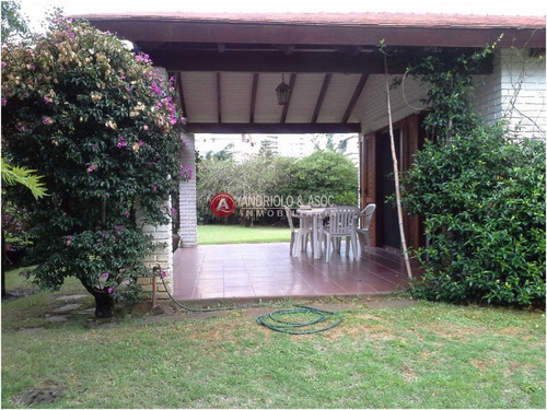Casa En Zona De Playa Brava Y Aidy Grill- Ref: 5328