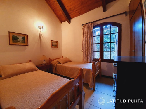 Casa En Manantiales- Ref: 1398