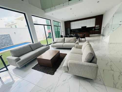 Casa En Venta En La Encomienda, Escobedo, Nuevo León Con Alberca Y Terrazas, 4 Recámaras, 3 Niveles, Alberca, Frente A Parque.