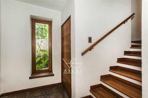 Casa En Venta De 4 Dorm. En Lo Barnechea