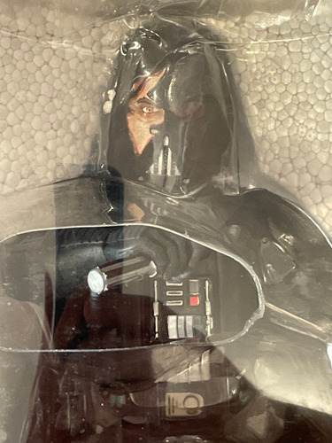 Estatua Darth Vader Battle Damaged Bust Gentle Giant Rebels (Usado)