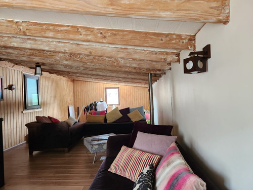 Casa De 200 M2, 3 Pisos, 4 D, 5 B, Isla Teja, Valdivia