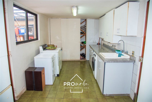 Casa En Venta De 6 Dorm. En Lo Barnechea