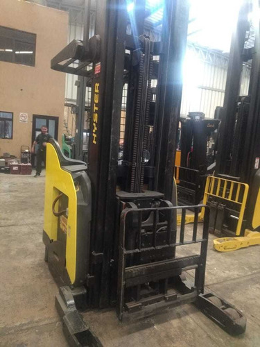 Imagen 2 de 7 de #221 Montacargas Hyster Reach Doble Pasillo Angosto