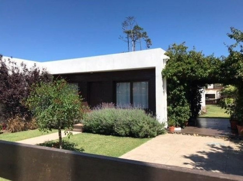 Casa En Venta De 3 Dormitorios En Pinares