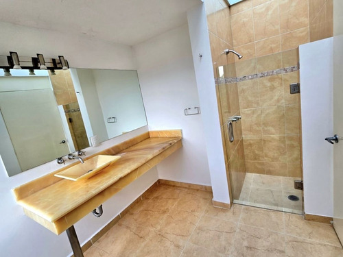 Vendo Casa Minimalista De Holgada Amplitud Colindando A Reserva Ecologica