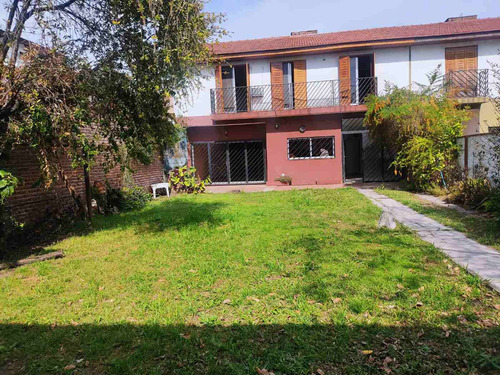 Venta Casa Con Jardin Y Quincho Zona Residencial 