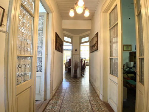 Imagen 10 de 30 de Casa De 5 Dormitorios A Reciclar En Venta Roldan Ideal Proyecto