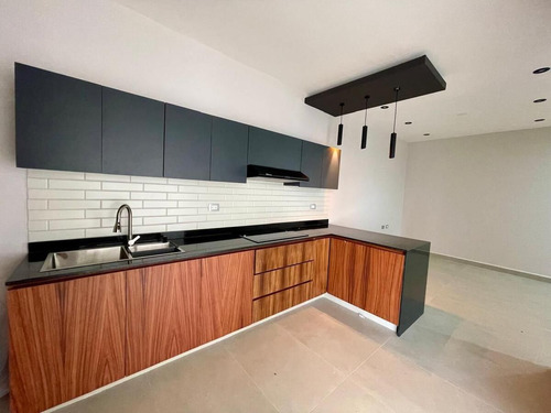 Casa En Venta En Veracruz Con Hab En P.b. Fracc. Lomas De La Rioja