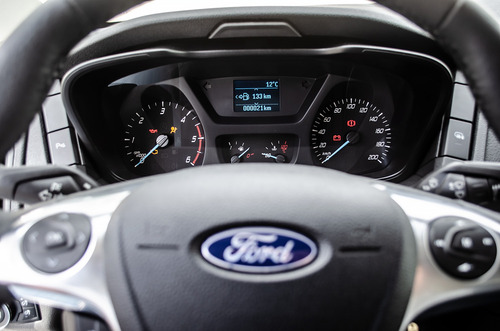 Imagen 10 de 22 de Ford Transit 2.2 Furgon Mediano 350m