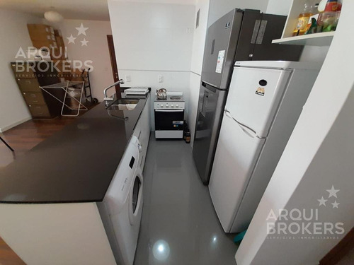 Imagen 3 de 20 de Apartamento Venta De 1 Y 1/2 Dormitorio Con 2 Terrazas Y 2 Garajes En Pocitos