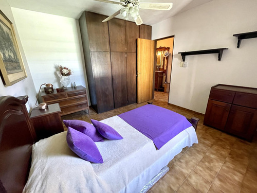 Vendo Casa 4 Dormitorios Mas Escritorio. Cochera Para 2 Autos