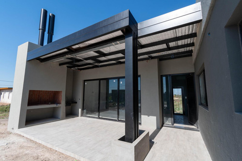 Casa En Venta 3 Dormitorios Ibarlucea