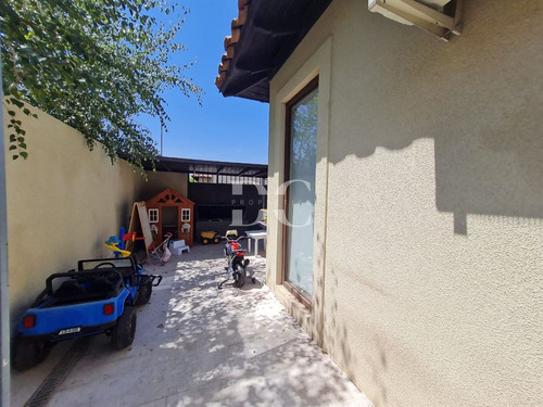 Casa En Venta De 3 Dorm. En Colina Piedra Roja Chicureo