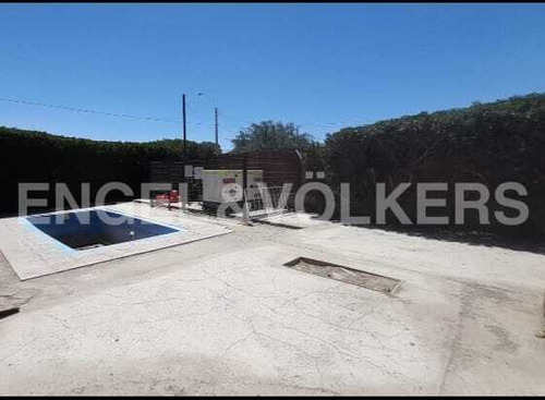 Venta De Hostal Funcionando Con Casa Amoblada En Parcela.
