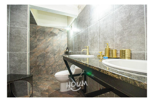 Imagen 30 de 30 de Casa En Laureles. 7 Habitaciones, 500 M²