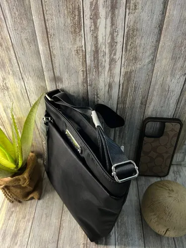 Nautica Diver - Bolso Cruzado Pequeño De Nailon Para Mujer Color Negro