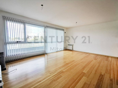 Imagen 6 de 27 de Departamento En Venta De 2 Dormitorios Con Cochera En La Plata