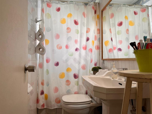 Casa En Venta De 5 Dorm. En Ñuñoa