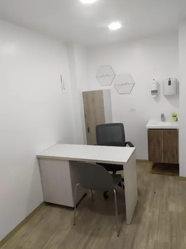 Se Vende Local Con Consultorios U Oficinas En Conquistadores